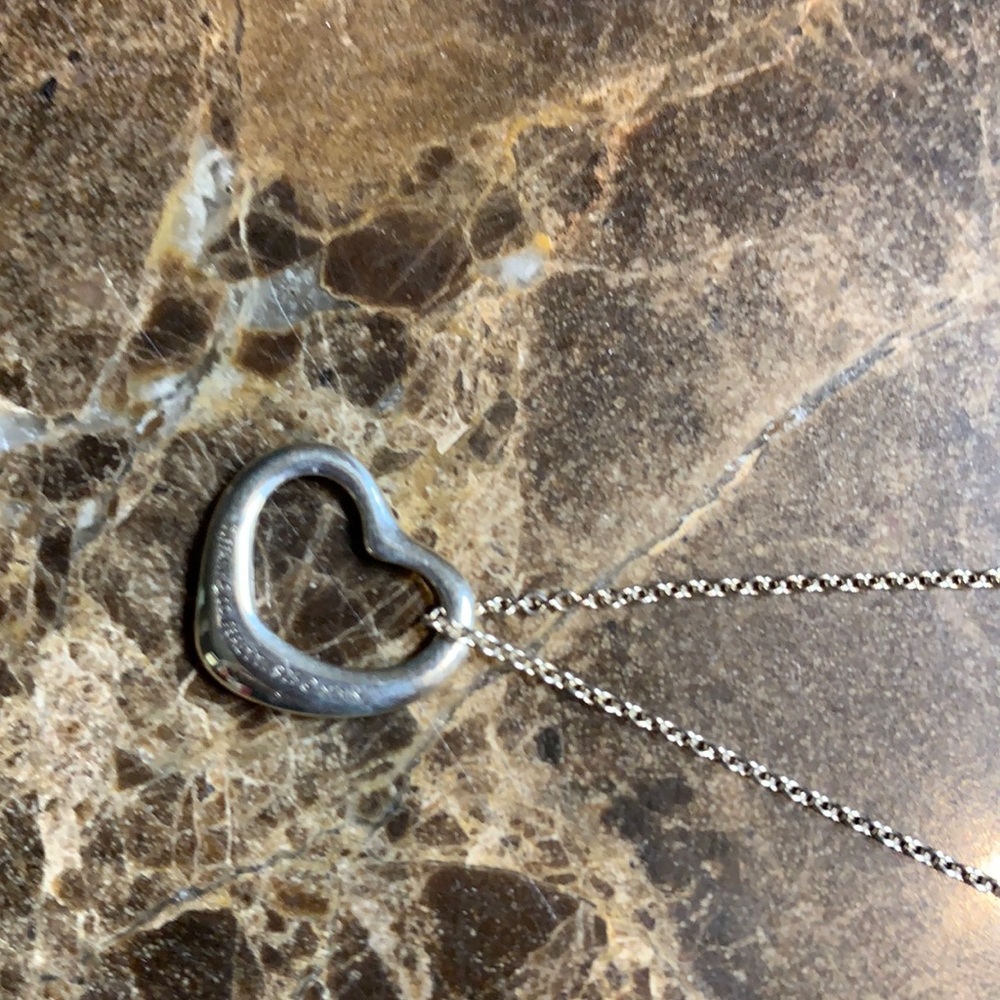 TIFFANY & Co. Elsa Peretti vintage necklace.